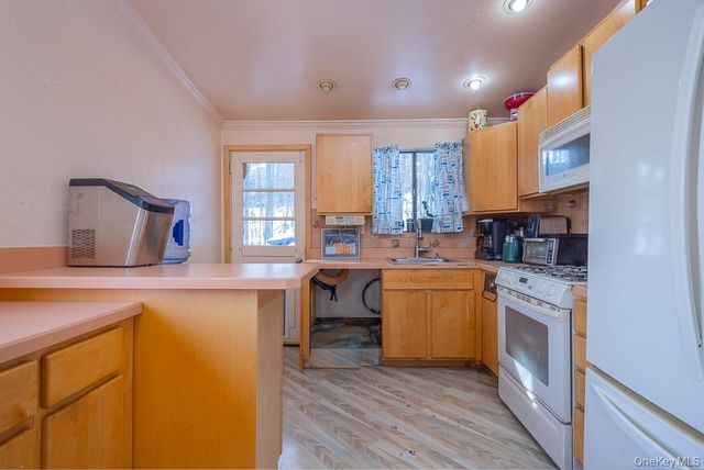 75 Tennyson Drive, Nanuet, NY 10954