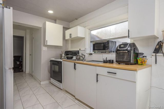 75 Tennyson Drive, Nanuet, NY 10954