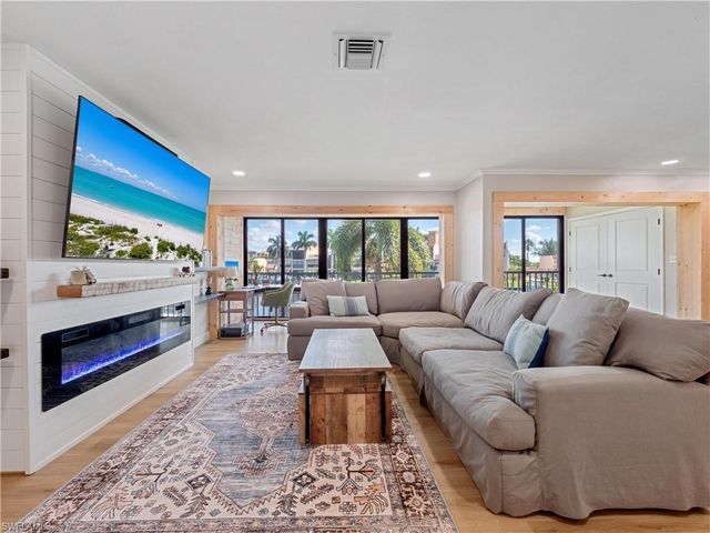 4105 19th PL 201, Cape Coral, FL 33904