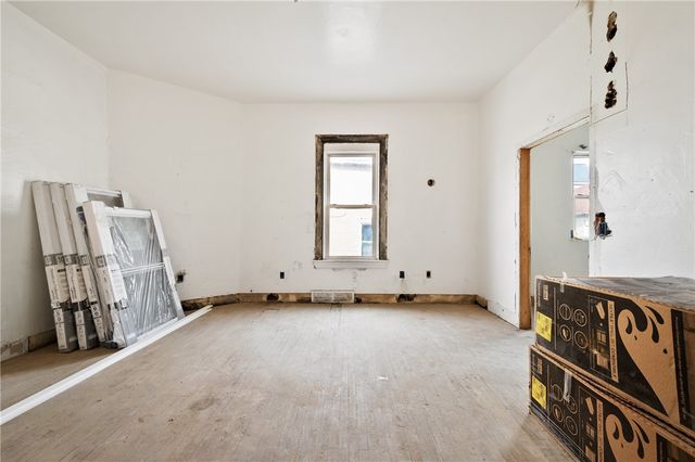 1008 Chartiers Ave, Elliott, PA 15220