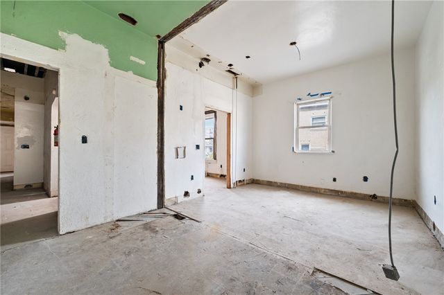 1008 Chartiers Ave, Elliott, PA 15220