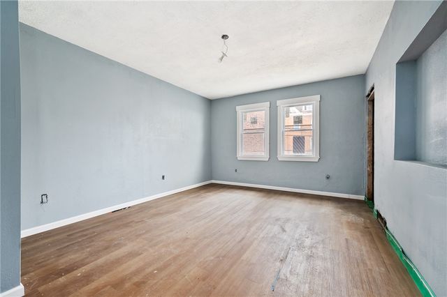 1008 Chartiers Ave, Elliott, PA 15220