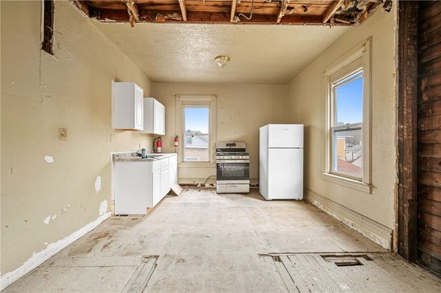 1008 Chartiers Ave, Elliott, PA 15220