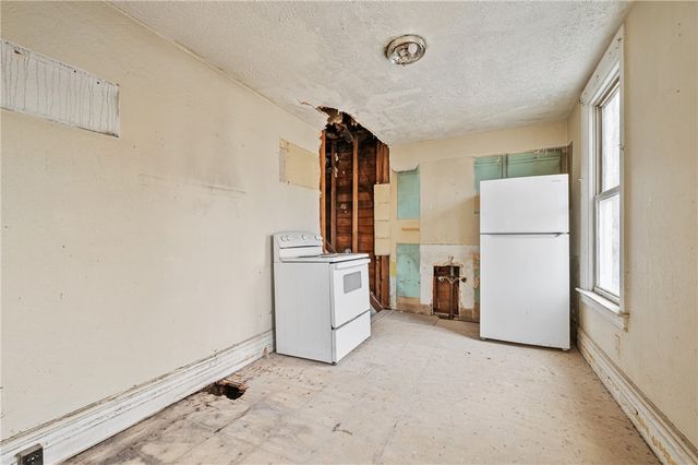 1008 Chartiers Ave, Elliott, PA 15220