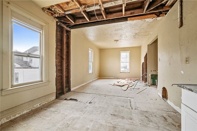 1008 Chartiers Ave, Elliott, PA 15220