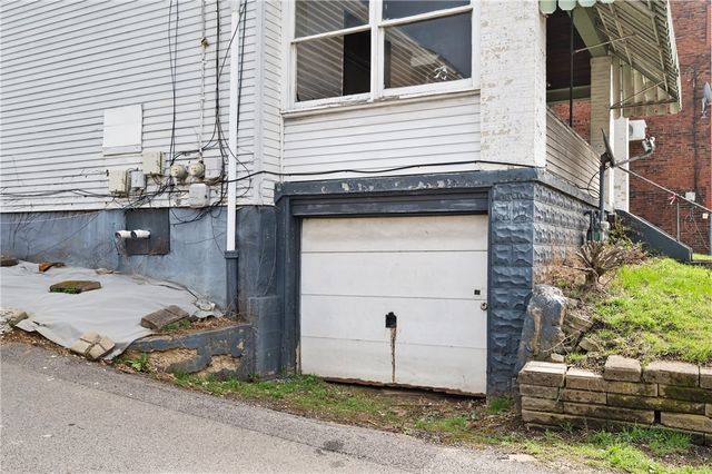 1008 Chartiers Ave, Elliott, PA 15220