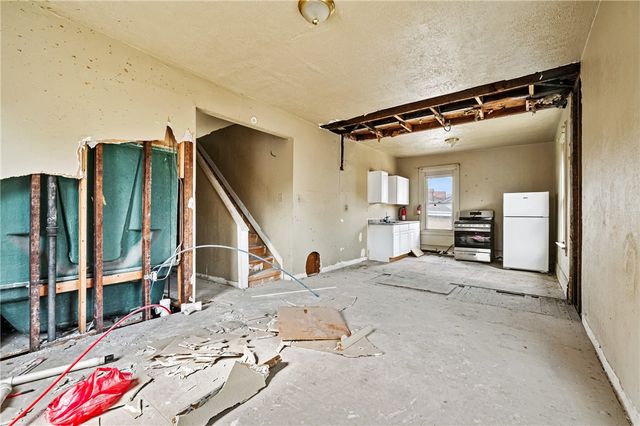 1008 Chartiers Ave, Elliott, PA 15220