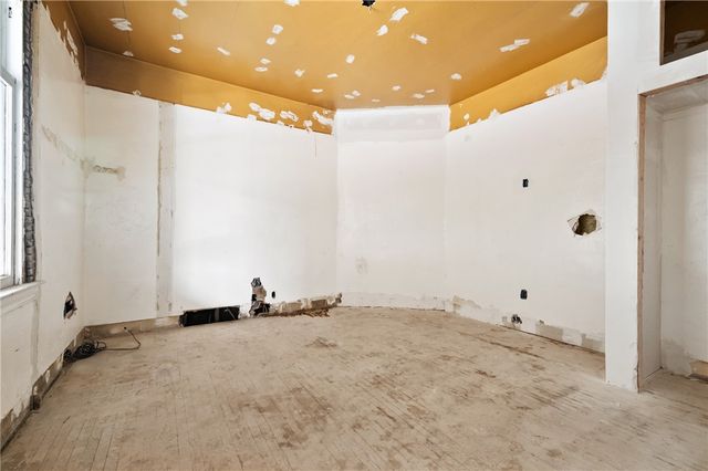 1008 Chartiers Ave, Elliott, PA 15220