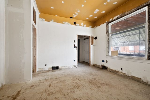 1008 Chartiers Ave, Elliott, PA 15220