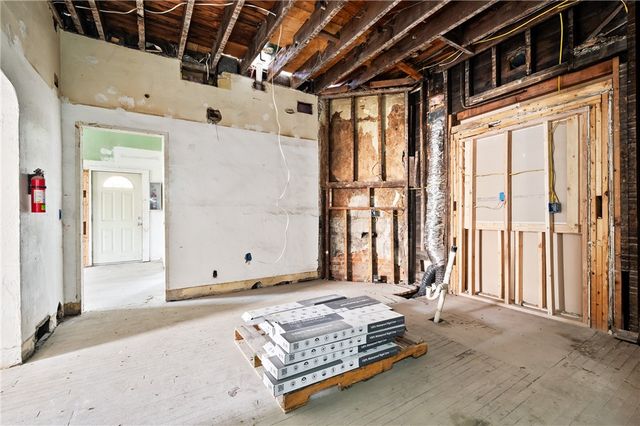 1008 Chartiers Ave, Elliott, PA 15220