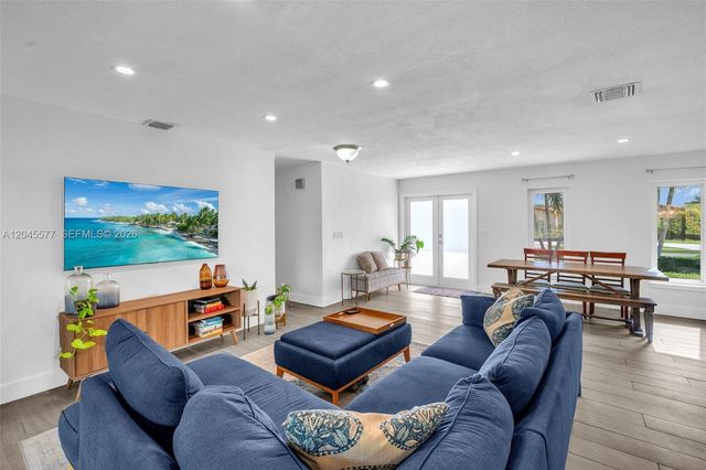1807 SW 102nd Place, Miami, FL 33165