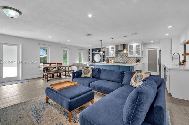 1807 SW 102nd Place, Miami, FL 33165
