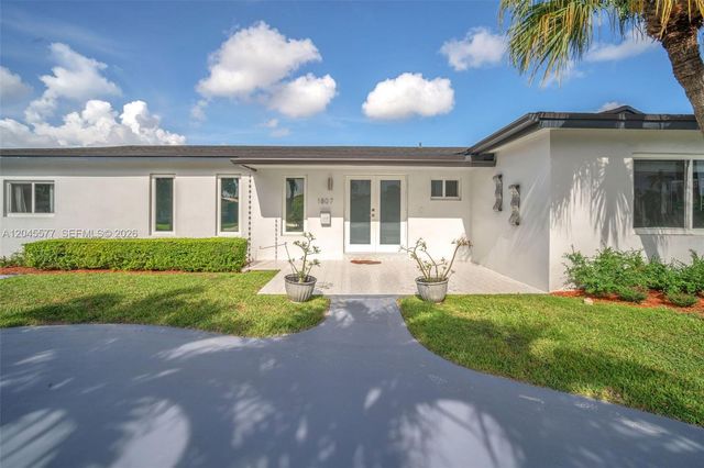1807 SW 102nd Place, Miami, FL 33165