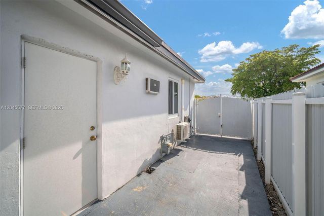 1807 SW 102nd Place, Miami, FL 33165
