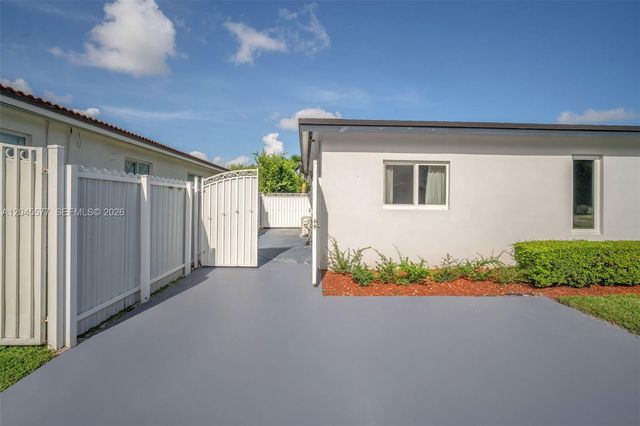 1807 SW 102nd Place, Miami, FL 33165