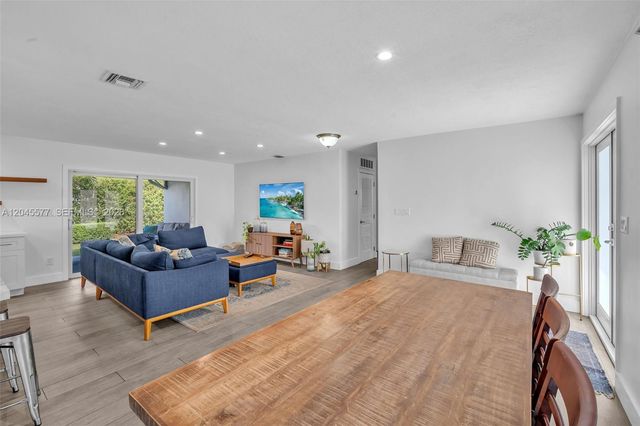 1807 SW 102nd Place, Miami, FL 33165