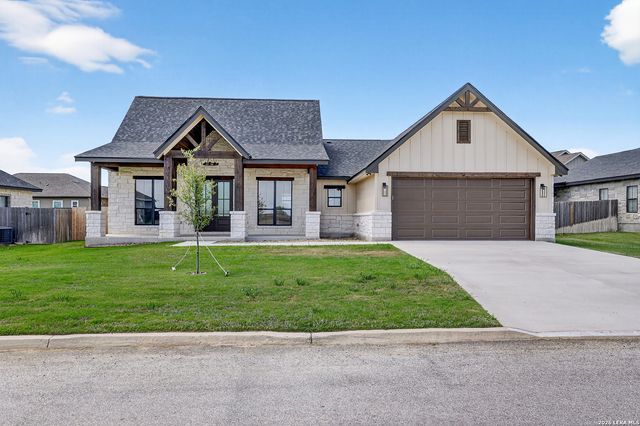 721 N Dickson, Poth, TX 78147