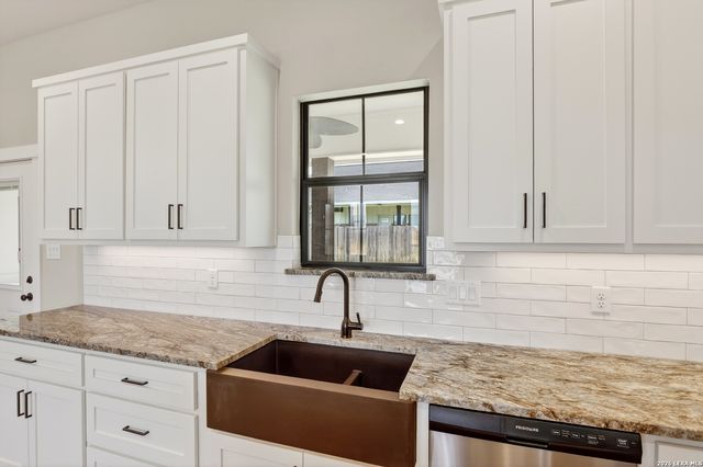 721 N Dickson, Poth, TX 78147