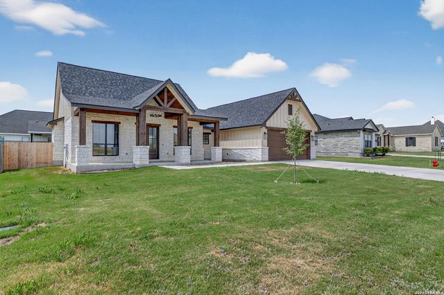 721 N Dickson, Poth, TX 78147