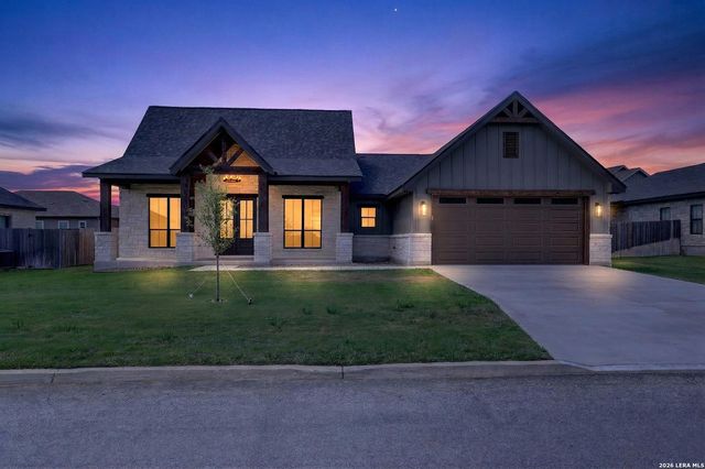 721 N Dickson, Poth, TX 78147