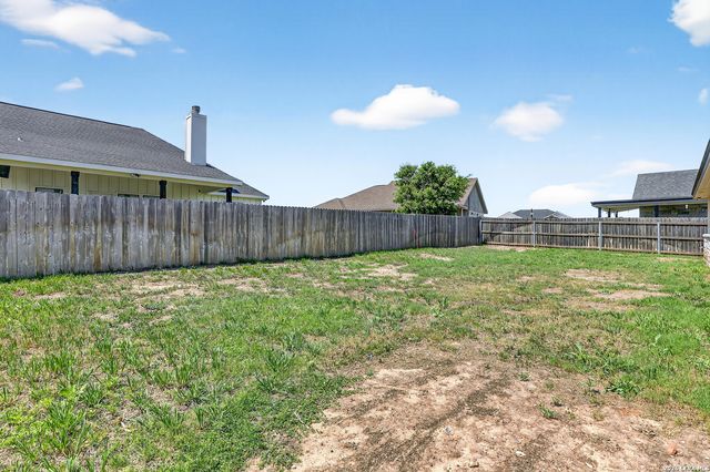 721 N Dickson, Poth, TX 78147