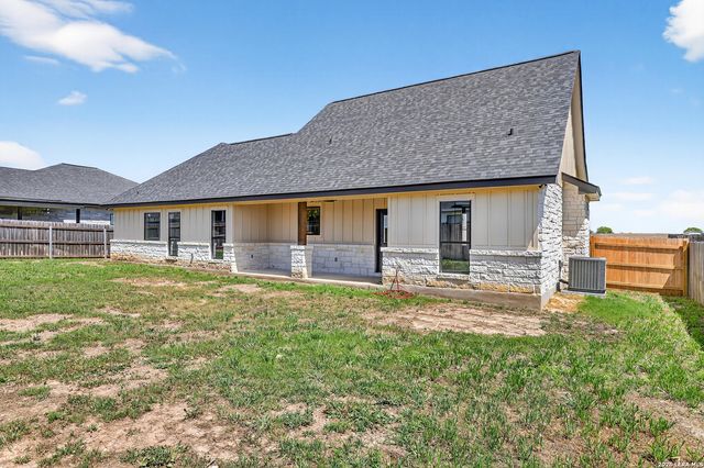 721 N Dickson, Poth, TX 78147