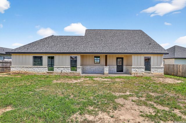 721 N Dickson, Poth, TX 78147