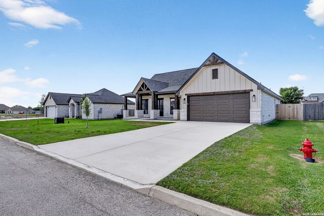 721 N Dickson, Poth, TX 78147