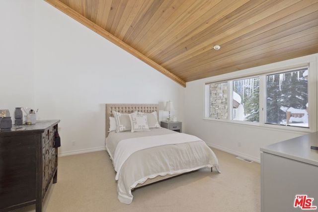 370 Ranch Road, Mammoth Lakes, CA 93546