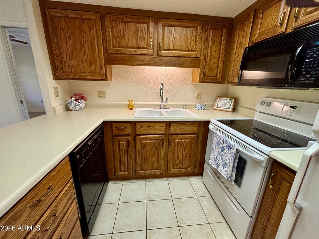 10330 W THUNDERBIRD Boulevard A316, Sun City, AZ 85351 — photo 5
