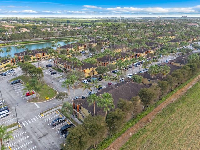 990 NE 33rd Ter 102, Homestead, FL 33033