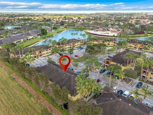 990 NE 33rd Ter 102, Homestead, FL 33033