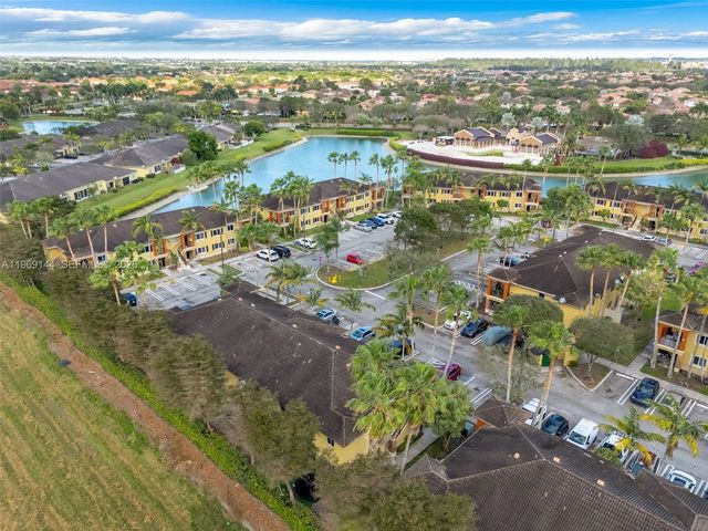 990 NE 33rd Ter 102, Homestead, FL 33033