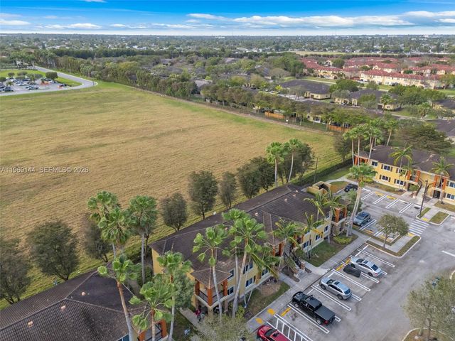 990 NE 33rd Ter 102, Homestead, FL 33033