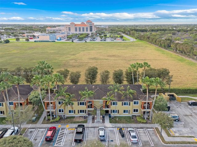 990 NE 33rd Ter 102, Homestead, FL 33033