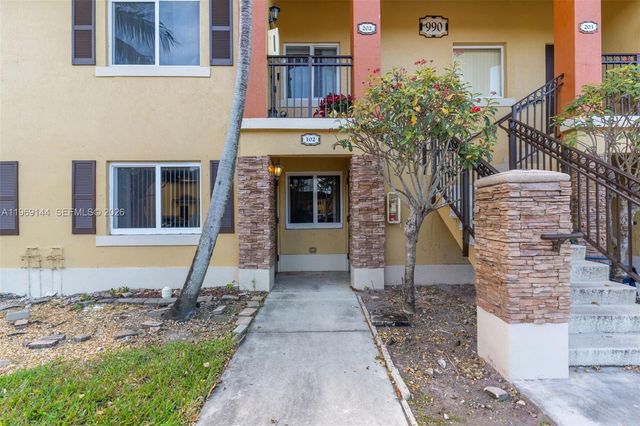 990 NE 33rd Ter 102, Homestead, FL 33033