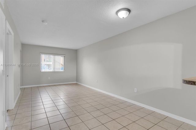 990 NE 33rd Ter 102, Homestead, FL 33033