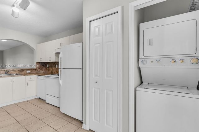 990 NE 33rd Ter 102, Homestead, FL 33033