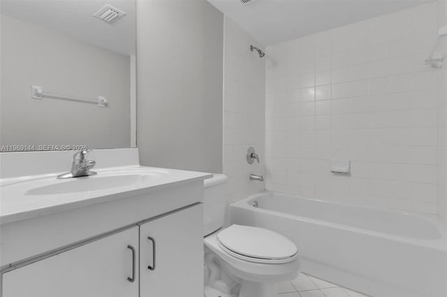 990 NE 33rd Ter 102, Homestead, FL 33033