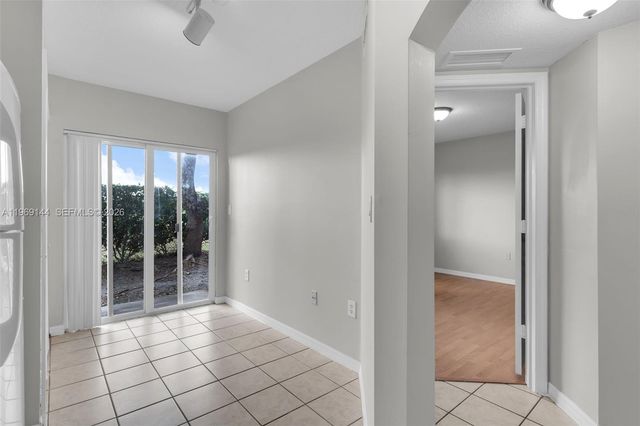 990 NE 33rd Ter 102, Homestead, FL 33033