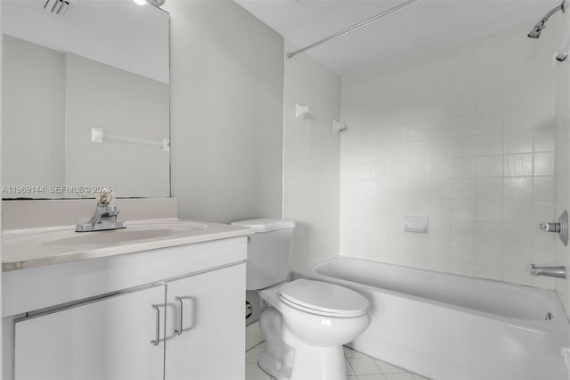 990 NE 33rd Ter 102, Homestead, FL 33033