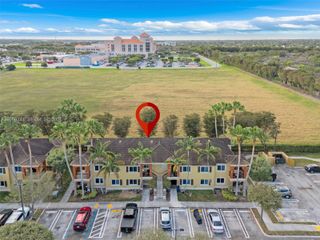 990 NE 33rd Ter 102, Homestead, FL 33033