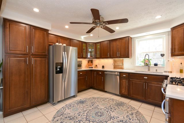 10 Whidden Lane, Litchfield, NH 03052