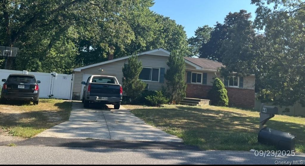 44 Lexington Avenue, Brentwood, NY 11717