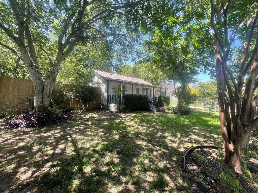 611 Crestside Dr Drive, Duncanville, TX 75137