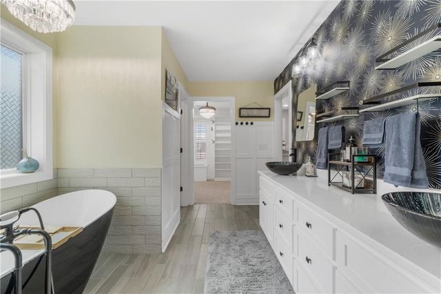 23500 E 11th Street S, Independence, MO 64056