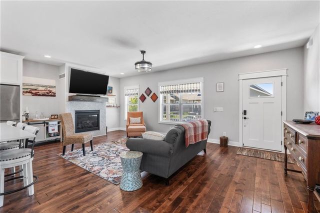 23500 E 11th Street S, Independence, MO 64056