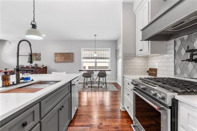 23500 E 11th Street S, Independence, MO 64056