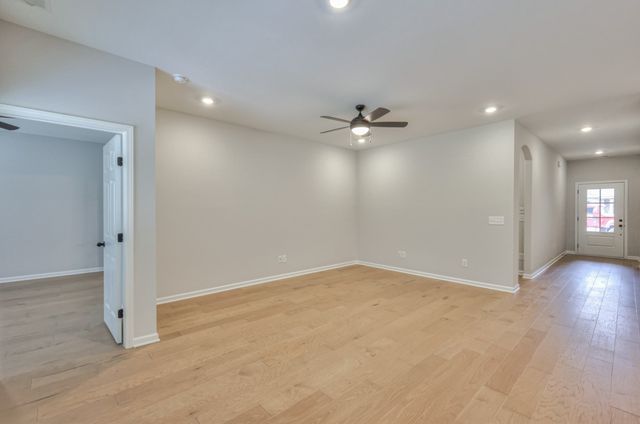 516 Leeland Ct, Gallatin, TN 37066