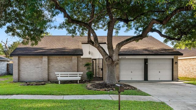 6434 Lynngate Drive, Spring, TX 77373